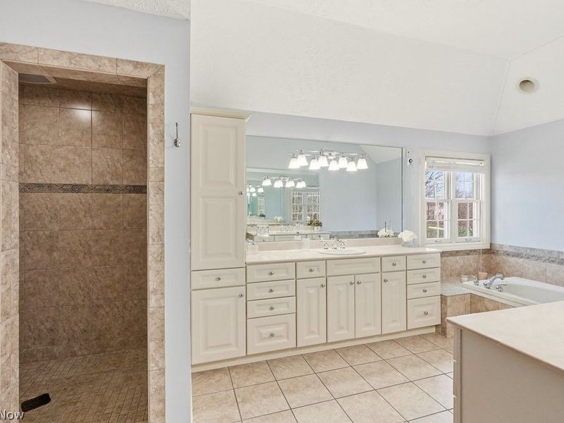 317 E Edinburgh Drive, Highland Heights, OH 44143 Photo 35