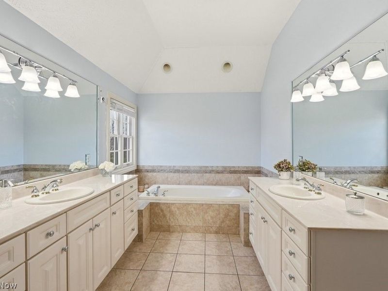 317 E Edinburgh Drive, Highland Heights, OH 44143 Photo 36