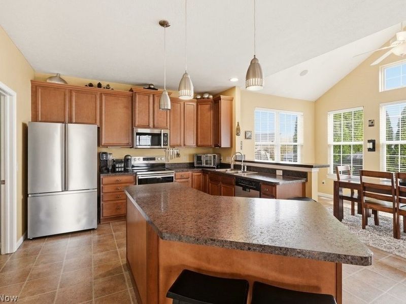 214 Gatwick Grove Circle , Wadsworth, OH 44281 Photo 16