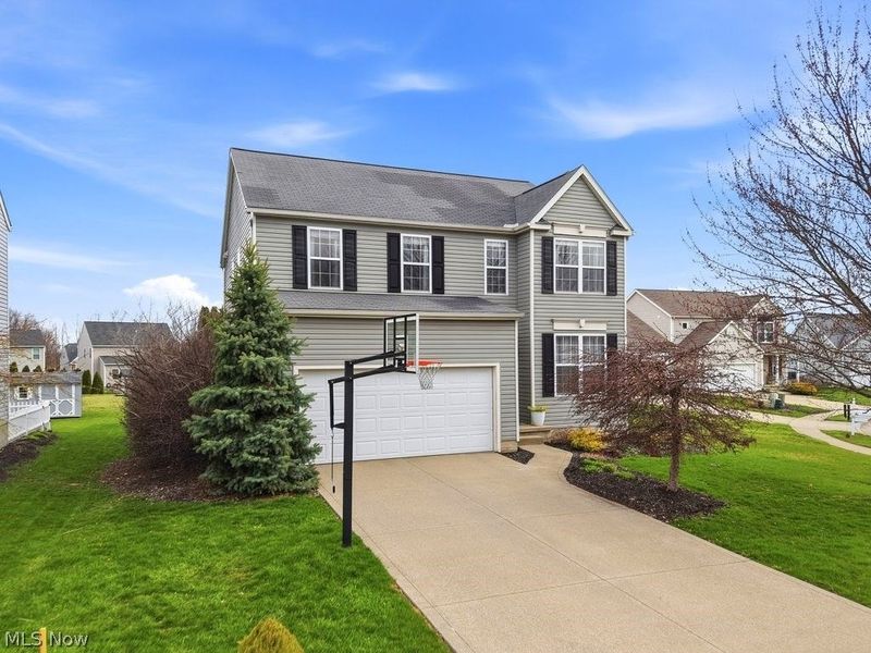 214 Gatwick Grove Circle , Wadsworth, OH 44281 Photo 2