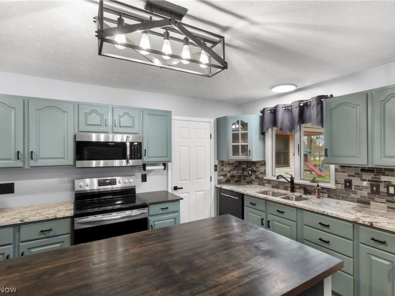 391 Kathleen Drive, Jefferson, OH 44047 Photo 12