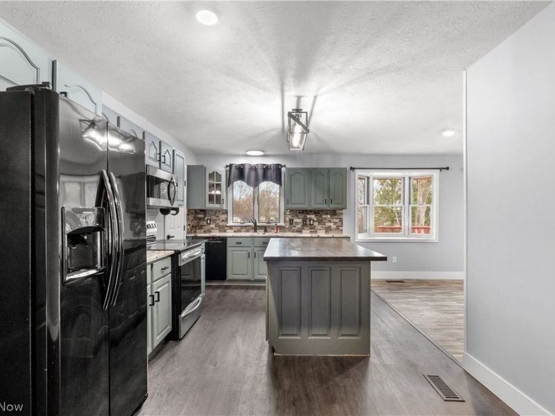 391 Kathleen Drive, Jefferson, OH 44047 Photo 13