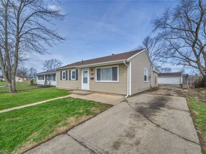 604 Bell Avenue, Elyria, OH 44035 Photo 3