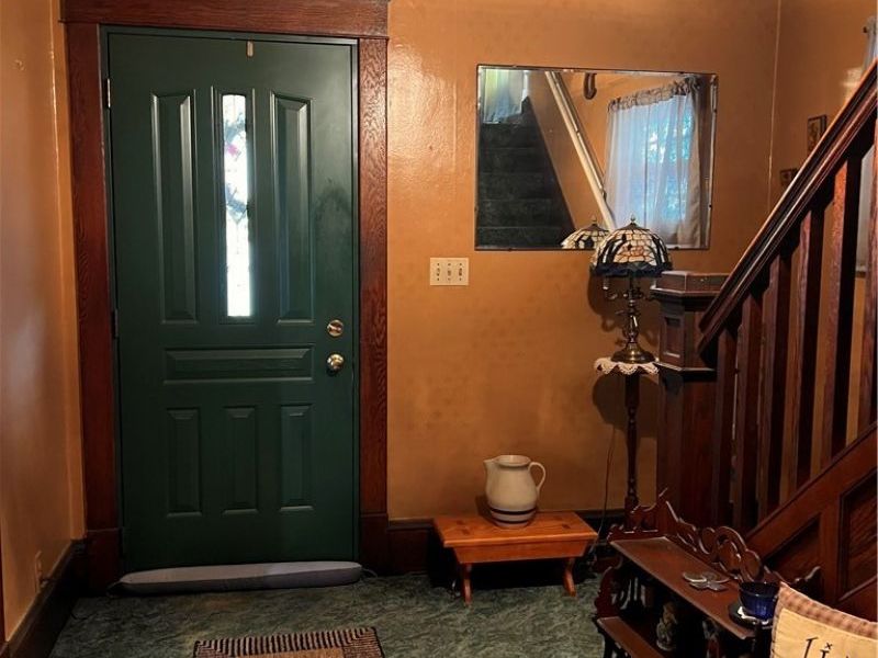 189 W Martin Street, East Palestine, OH 44413 Photo 18