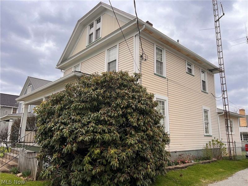 189 W Martin Street, East Palestine, OH 44413 Photo 3