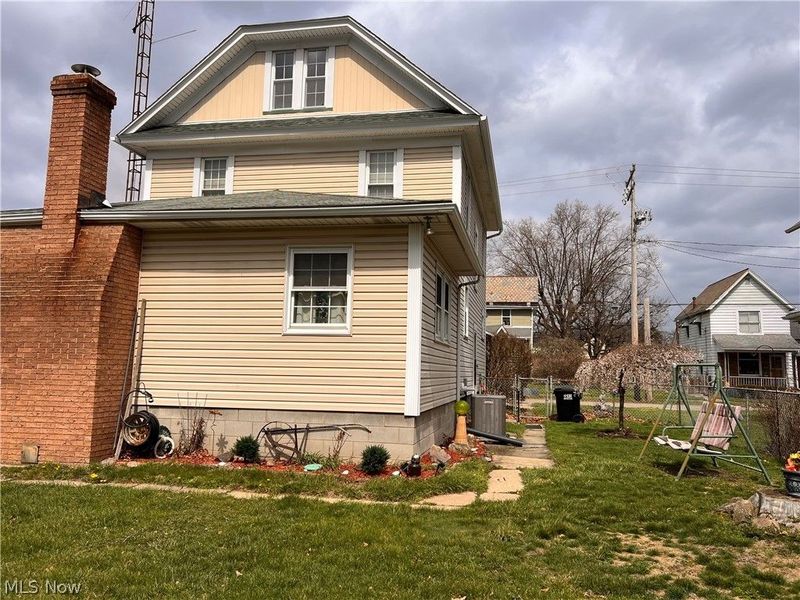 189 W Martin Street, East Palestine, OH 44413 Photo 6