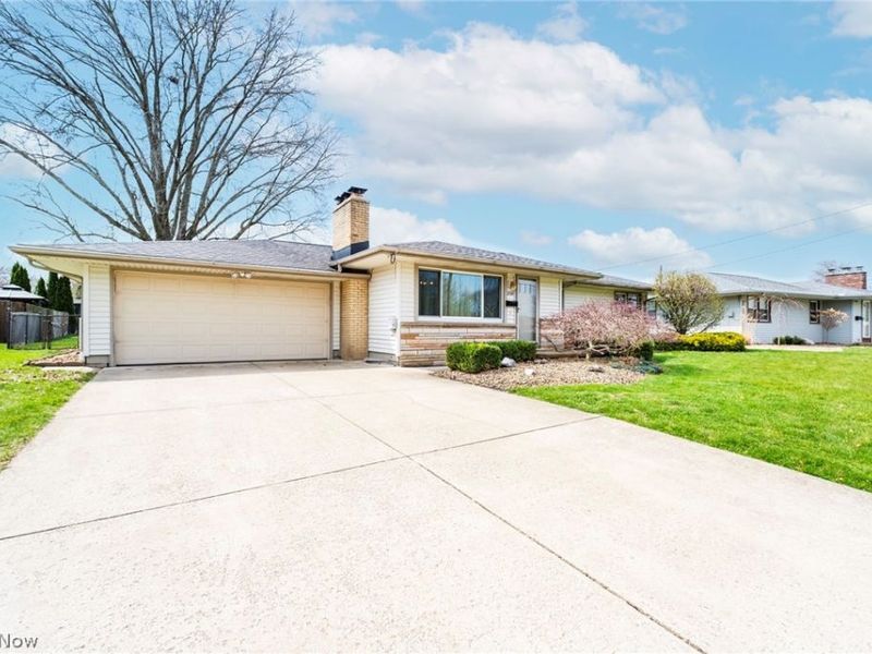 2739 Algonquin Drive, Poland, OH 44514 Photo 2