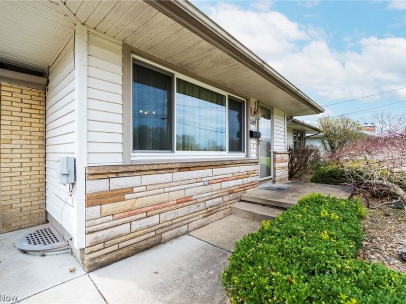 2739 Algonquin Drive, Poland, OH 44514 Photo 4