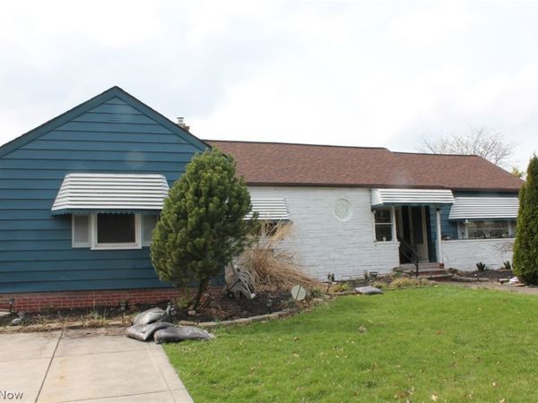 360 Tuxedo Avenue , Brooklyn Heights, OH 44131