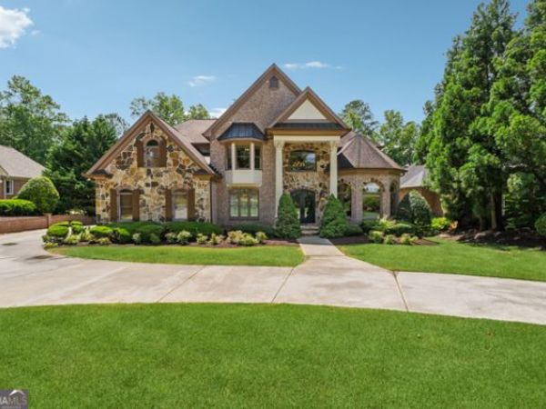 6935 Wakehurst Place, Cumming, GA 30040