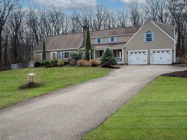4 Rollingwoods Rd, Hubbardston, MA 01452