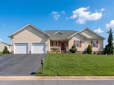 800 WATERTON ST, STAUNTON, VA 24401