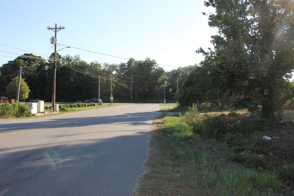 00 Brentwood Drive Photo 7