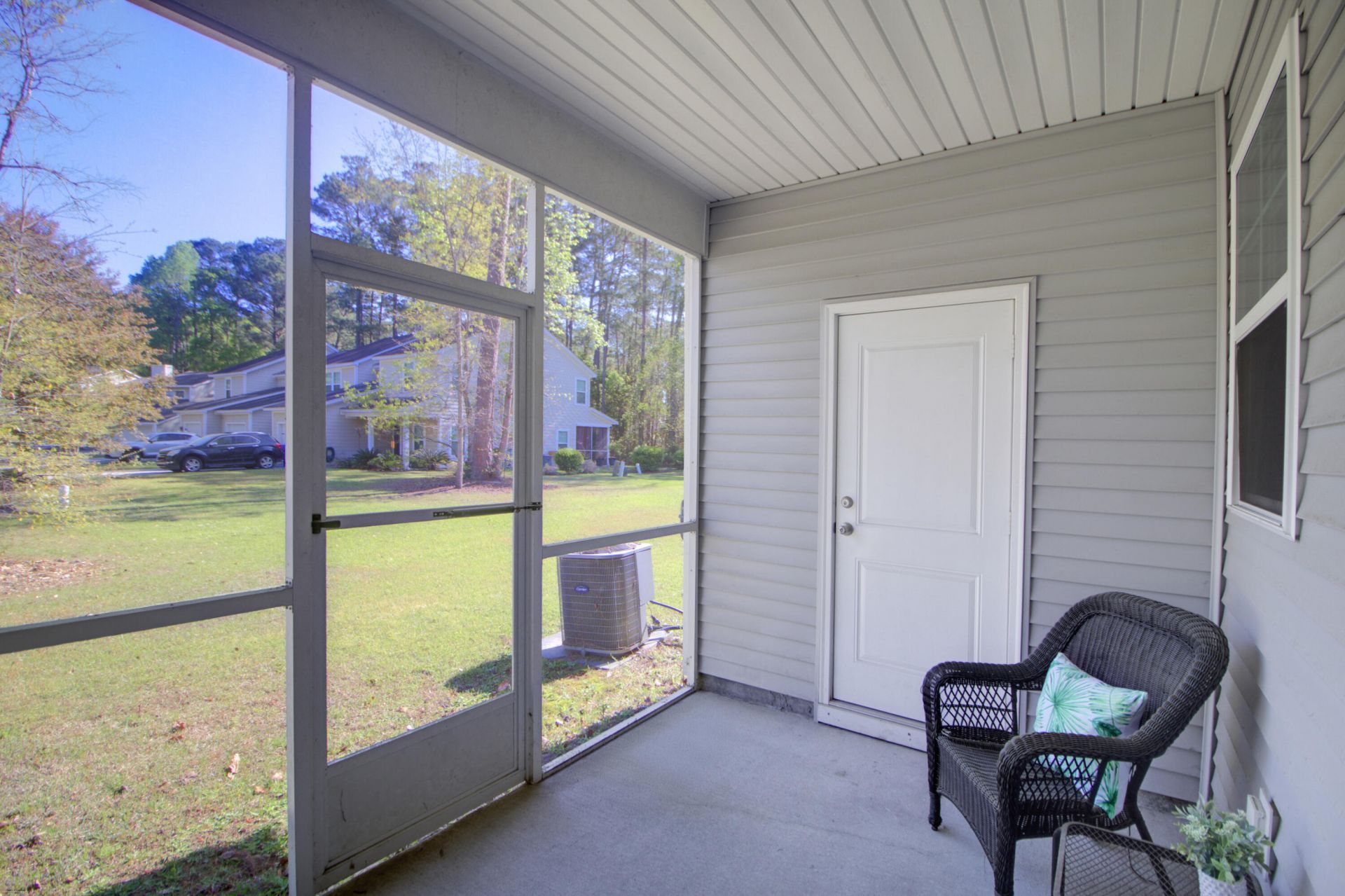 7890 Skillmaster Court Photo 22