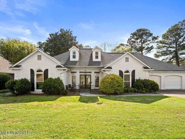 423 Woodlands Circle, Brandon, MS 39047