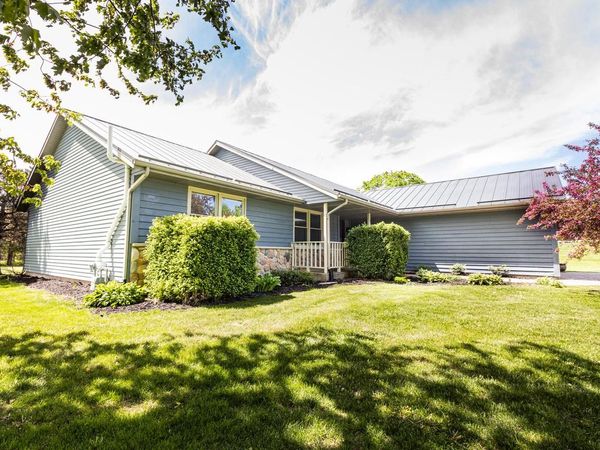 S32W31809 Squire COURT, Waukesha, WI 53189