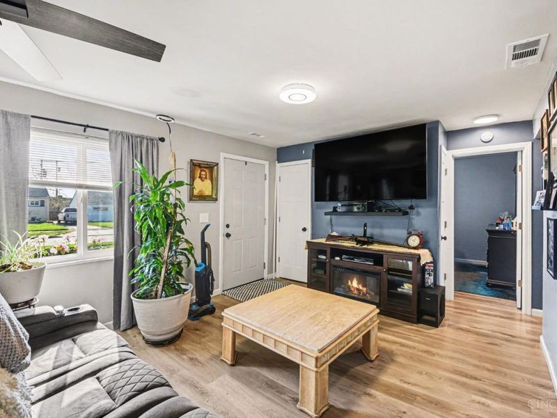 8241 Georgianna Drive, Cincinnati, OH 45239 Photo 4