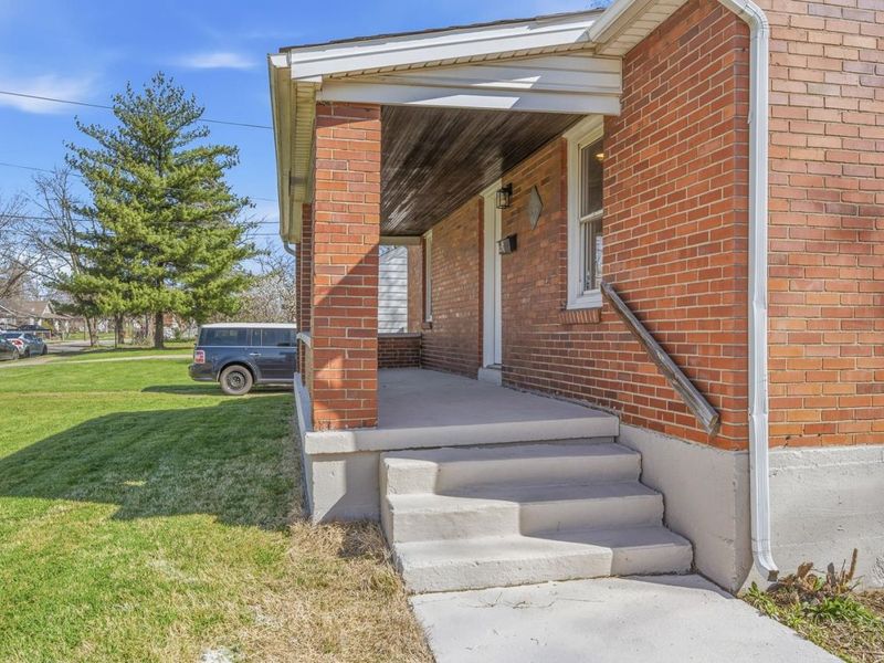 2021 Carolina, Middletown, OH 45044 Photo 2