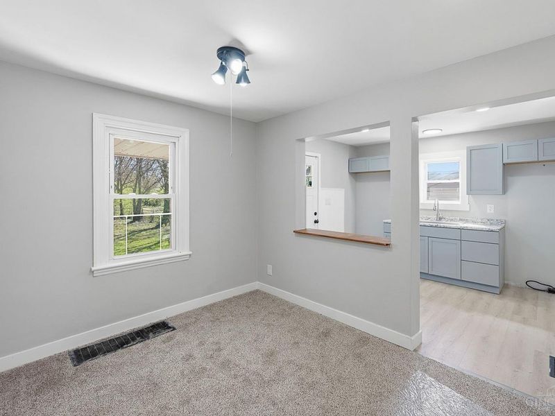 2021 Carolina, Middletown, OH 45044 Photo 6