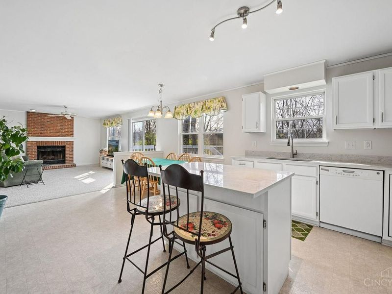 5984 Woodsbend Drive, Miami Twp, OH 45150 Photo 13