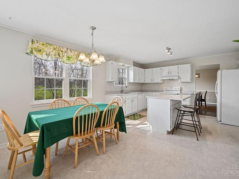 5984 Woodsbend Drive, Miami Twp, OH 45150 Photo 18