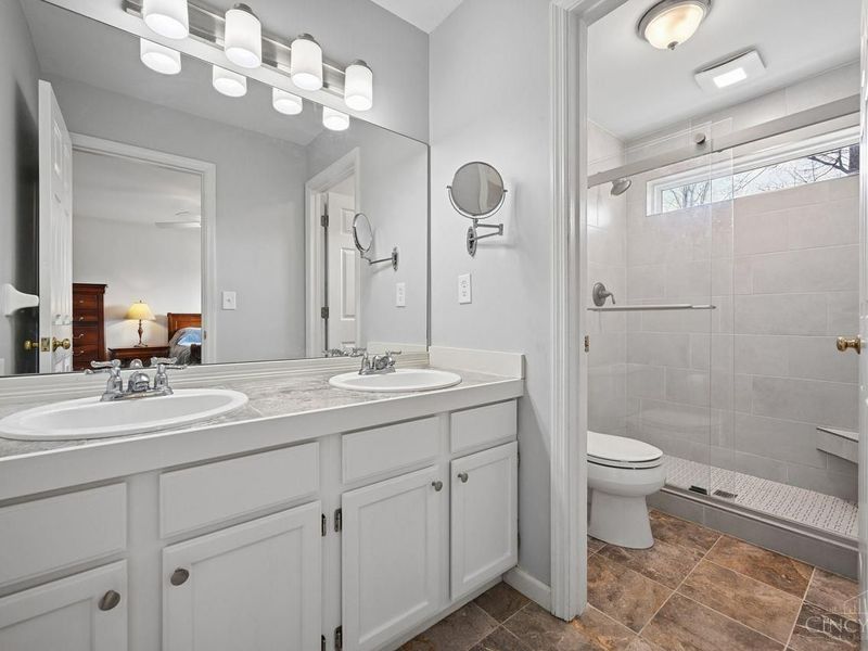 5984 Woodsbend Drive, Miami Twp, OH 45150 Photo 27