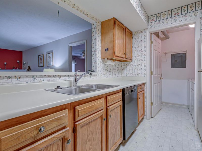 9620 Crosley Farm Drive, Unit 27, Colerain Township, OH 45251 Photo 12