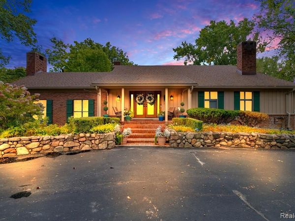 1887 Harvest Lane, Bloomfield Hills, MI 48302