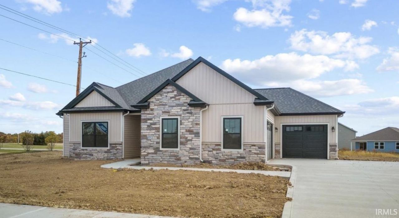 1572 Hager Way, Fort Wayne, IN 46818 Main Photo