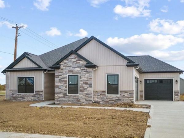 1572 Hager Way, Fort Wayne, IN 46818