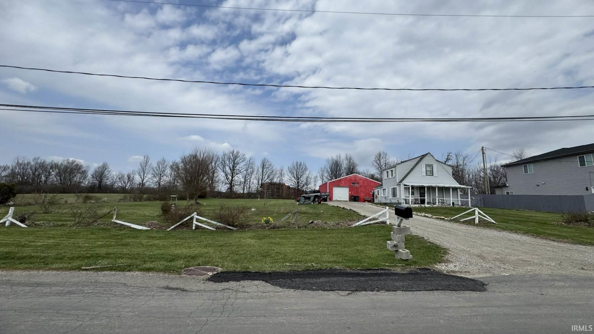 2007 Seddlemeyer Avenue, Fort Wayne, IN 46816 Main Photo