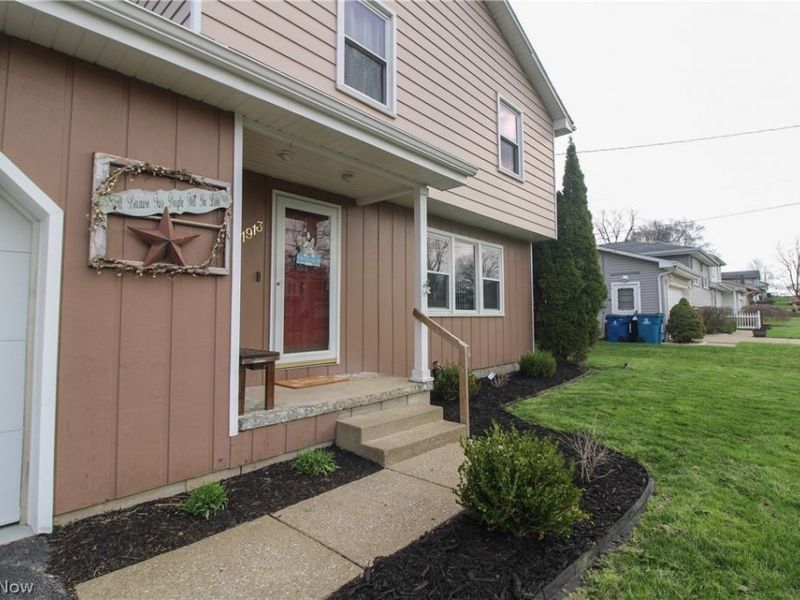 1913 Cloverbrook Drive , Mineral Ridge, OH 44440 Photo 2