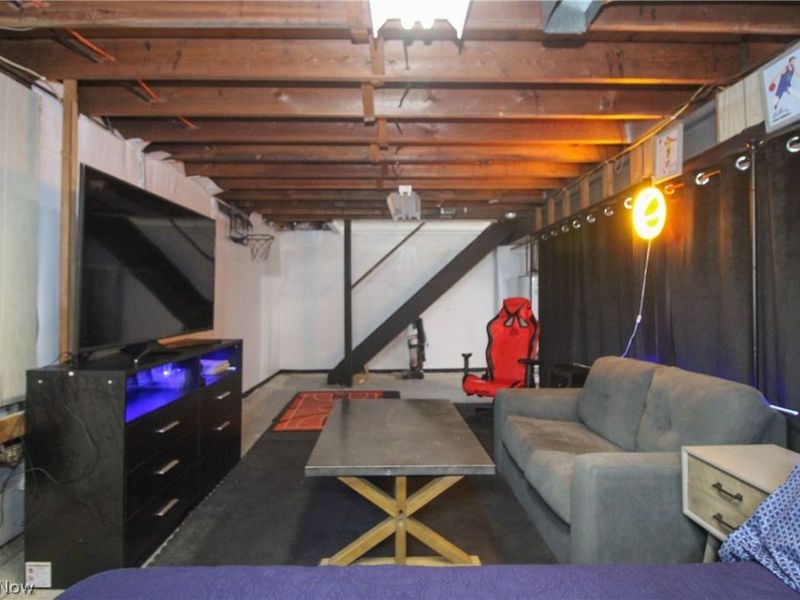 1913 Cloverbrook Drive , Mineral Ridge, OH 44440 Photo 26