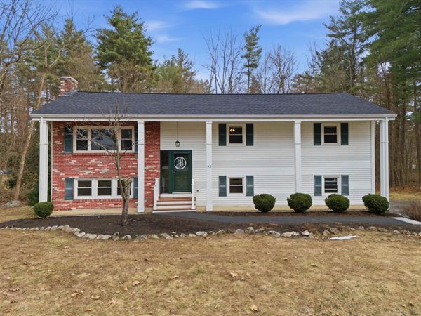 32 Edinburgh Drive, Bedford, NH 03110
