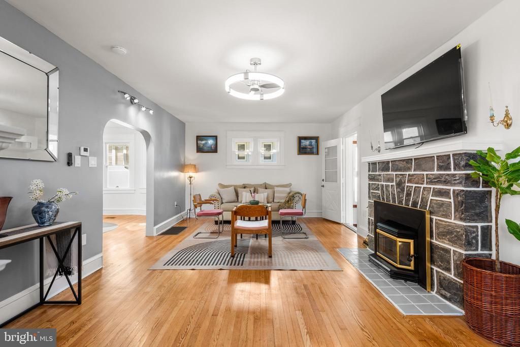 606 Valley Road, Havertown, PA 19083 Main Photo