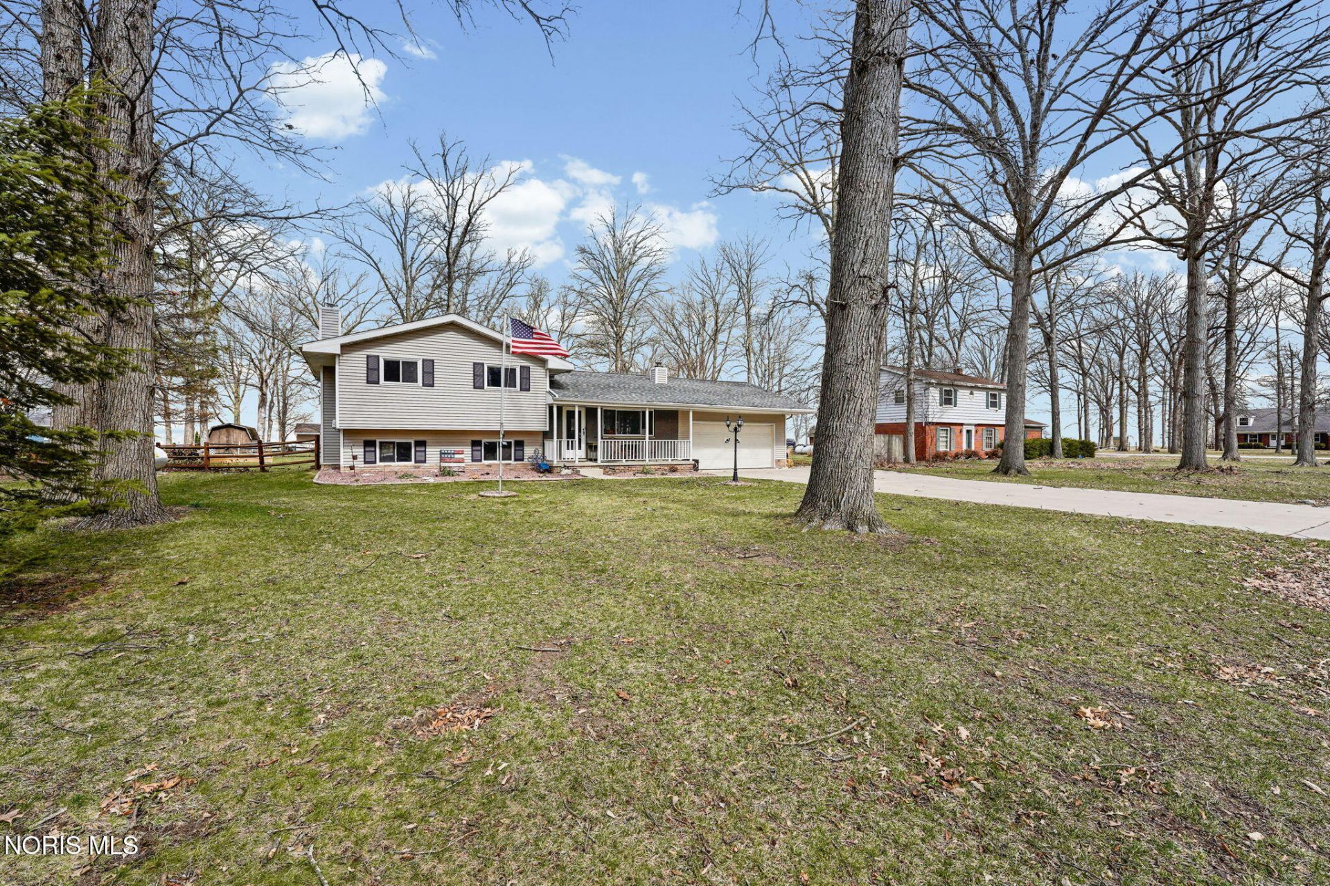 26931 W Woodland Court, Millbury, OH 43447 Main Photo