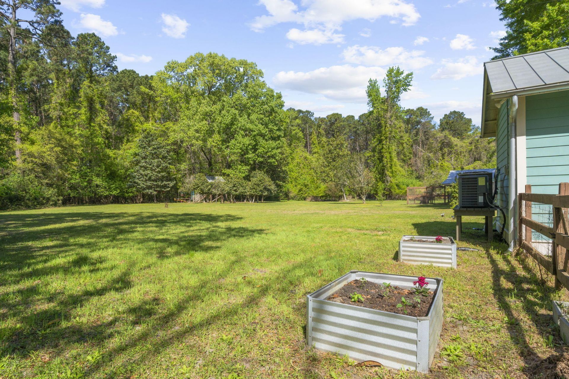 4317 Highway 165 Photo 10