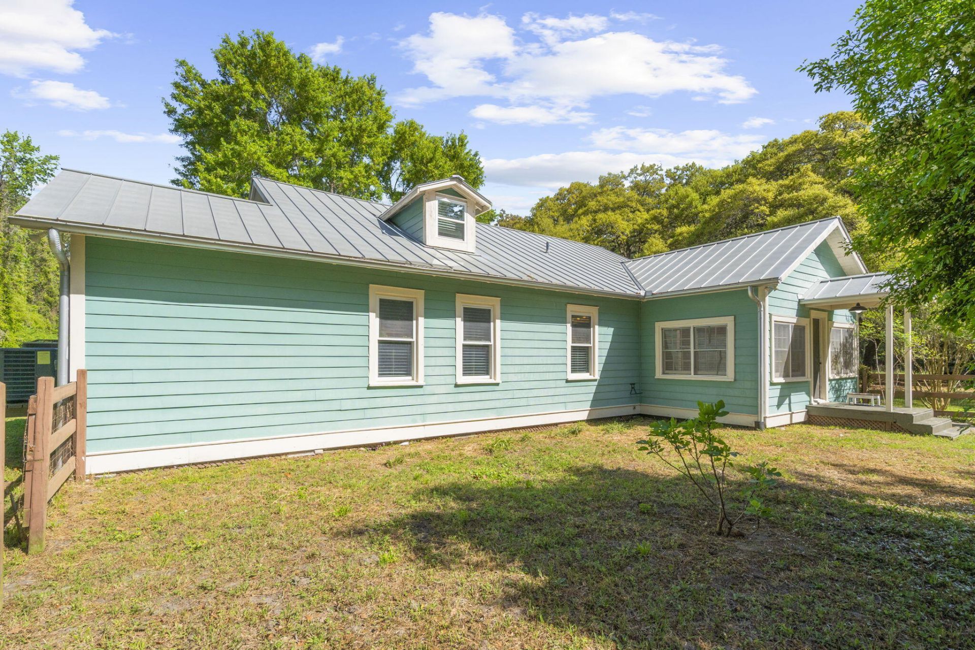 4317 Highway 165 Photo 11