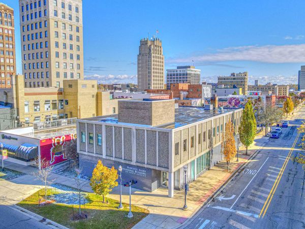 145 S Jackson Street, Jackson, MI 49201