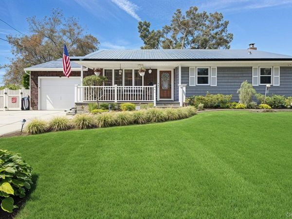 20 Newark Street , Lindenhurst, NY 11757