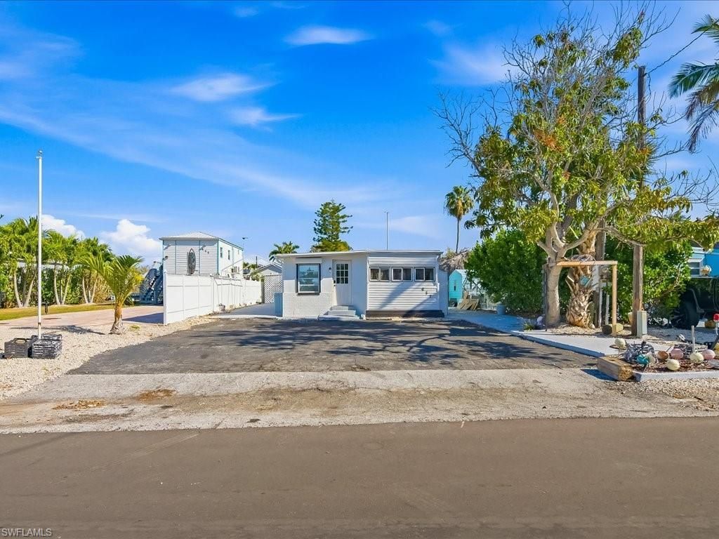 657 Palm Ave E, Goodland, FL 34140 Photo