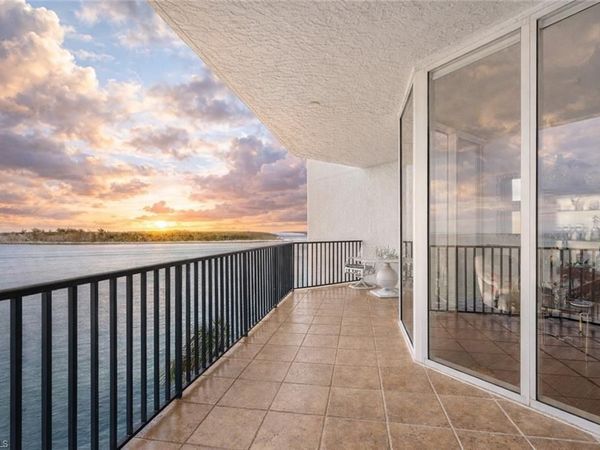 700 La Peninsula BLVD , Unit 404, NAPLES, FL 34113
