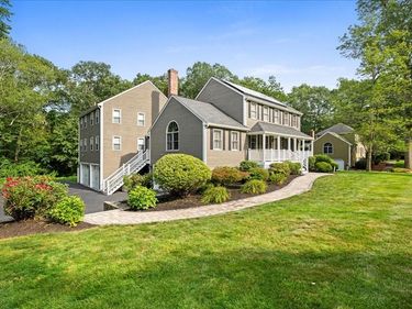 104 Alana Dr, Northbridge, MA 01534