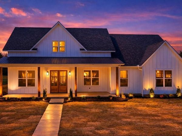 75 W Elmwood Dr , Mount Vernon, TX 75457