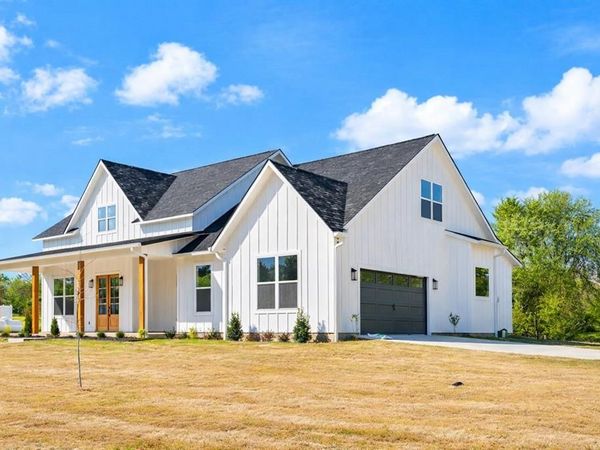 75 W Elmwood Dr, Mount Vernon, TX 75457