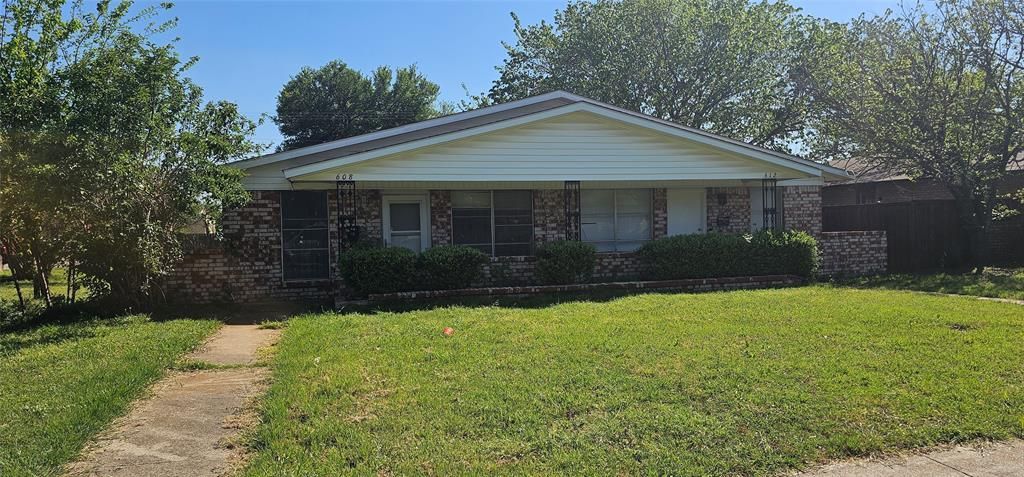 608 Arbor Lane, Lancaster, TX 75134 Main Photo