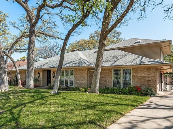 805 Crowley Road, Arlington, TX 76012