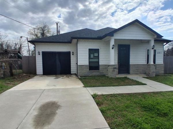 201 Holly Drive , West Tawakoni, TX 75474