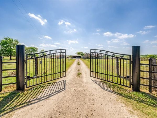 5855 Western Star Drive, Justin, TX 76247