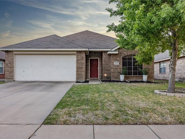 218 Rawhide Street, Waxahachie, TX 75165